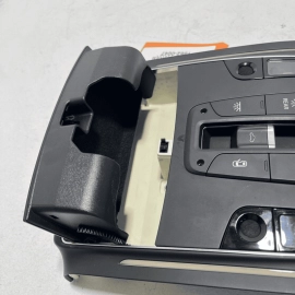 AUDI A8 L Quattro 2011-2015 ROOF OVERHEAD CONSOLE INTERIOR LIGHT DOME LAMP 