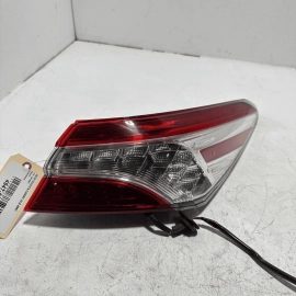 TOYOTA CAMRY 2018 - 2020 REAR RIGHT PASSENGER SIDE OUTER TAILLIGHT LAMP OEM