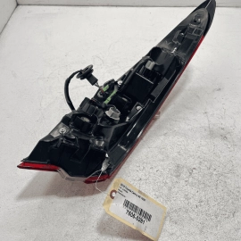 TOYOTA CAMRY 2018 - 2020 REAR RIGHT PASSENGER SIDE OUTER TAILLIGHT LAMP OEM