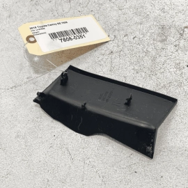 2018-2020 TOYOTA CAMRY REAR PASSENGER SIDE TAILLIGHT LAMP TRIM ACCESS COVER