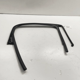 REAR DRIVER SIDE RUN CHANNEL WEATHERSTRIP SEAL OEM Mini Countryman R60 11-2