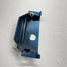 TOYOTA CAMRY 2018 - 2021 RIGHT PASSENGER SIDE ROCKER MOLDING MOUNT BRACKET 