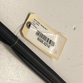 GMC TERRAIN 2018 - 2023 FRONT PASSENGER SIDE DOOR WINDOW INNER BELT SEAL OE