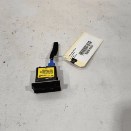 KIA RIO LX 2018-2020 CENTER CONSOLE USB PORT AUX JACK MEDIA HUB OEM