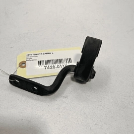 2018-2023 TOYOTA CAMRY EXHAUST SYSTEM PIPE RIGHT SIDE BRACKET AND HANGER OE