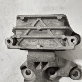 2018-2020 GMC TERRAIN 2.0L REAR TRANSMISSION MOUNT SUPPORT BRACKET OEM