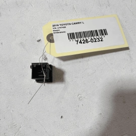 TOYOTA CAMRY 2018-2020 Avalon DASH DASHBOARD USB PORT AUX JACK MEDIA HUB OE