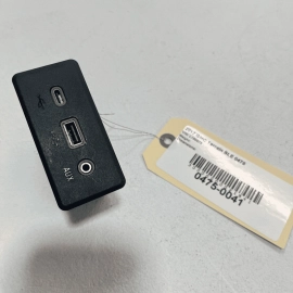 2018-2019 GMC TERRAIN REAR CENTER CONSOLE USB AUX PORT MEDIA HUB OEM