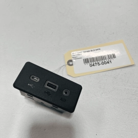 2018-2019 GMC TERRAIN REAR CENTER CONSOLE USB AUX PORT MEDIA HUB OEM