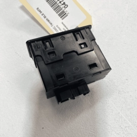2018-2019 GMC TERRAIN REAR CENTER CONSOLE USB AUX PORT MEDIA HUB OEM
