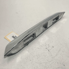 !DAMAGE! 2018 - 2023 GMC TERRAIN REAR LIFTGATE APPLIQUE MOLDING LIGHT PANEL