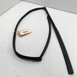 2018-2023 TOYOTA CAMRY FRONT PASSENGER DOOR WINDOW GLASS RUN CHANNEL SEAL O