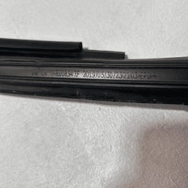 12-2022 VOLKSWAGEN VW PASSAT FRONT DRIVER DOOR WINDOW GLASS RUN CHANNEL SEA
