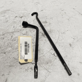 2020 TOYOTA CAMRY LE SPARE TIRE NUT WRENCH / DISC JACK TOOL OEM