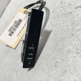 2014 - 2017 MERCEDES S550 W222 CENTER CONSOLE SOCKET DUAL USB PORT OEM