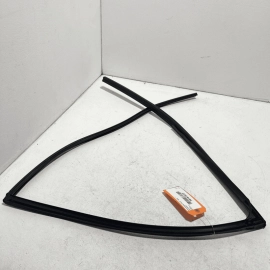 2016-2021 HONDA PILOT FRONT RIGHT DOOR GLASS RUN CHANNEL WEATHERSTRIP SEAL OEM