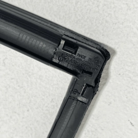 2016-2021 HONDA PILOT FRONT RIGHT DOOR GLASS RUN CHANNEL WEATHERSTRIP SEAL OEM