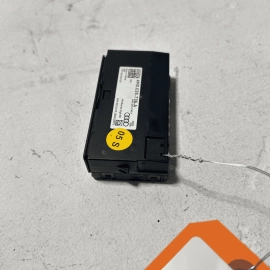 AUDI Q7 2017-2019 CENTER CONSOLE DUAL USB AUXILIARY JACK ADAPTER PORT OEM