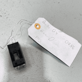 2015-2022 AUDI Q3 FRONT DRIVER SIDE INTERIOR DOOR WARNING PUDDLE LIGHT LAMP