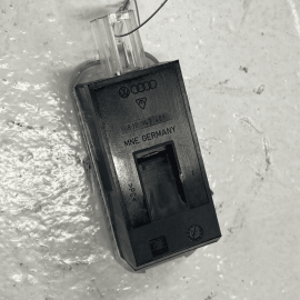 2015-2022 AUDI Q3 FRONT DRIVER SIDE INTERIOR DOOR WARNING PUDDLE LIGHT LAMP