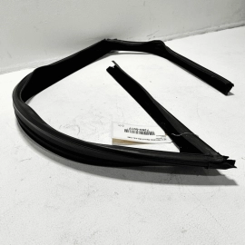 2007-2013 Mercedes S550 Front Passenger Door Glass Run Channel Wheatherstrip OEM