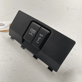 2016-2018 Honda Pilot USB Trim Console Auxiliary Connector And Power Outlet