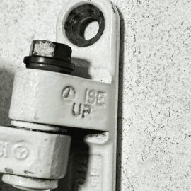 2007-2013 MERCEDES W221 S600 S550 REAR PASSENGER SIDE LOWER DOOR HINGE OEM =799=