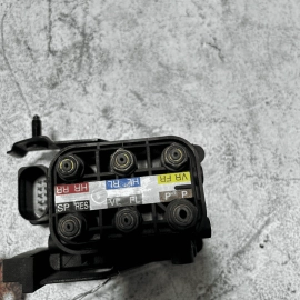 Valve Block Solenoid Valve Air Suspension Airmatic Mercedes CLS 53 2019-2021 OEM