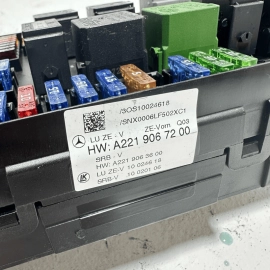 2011-2013 Mercedes Benz S550 Front Under Hood Fuse Box Module Assembly OEM
