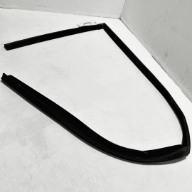 BMW 750LI 09-15 F01 F02 FRONT PASSENGER SIDE DOOR WINDOW GLASS RUN CHANNEL OEM