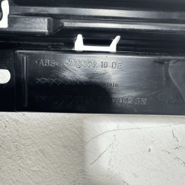 2009-2015 BMW 750 Li FRONT RIGHT SIDE SKIRT ROCKER PANEL MOLDING BRACKET OEM