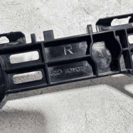 2018-2024 TOYOTA CAMRY BUMPER SUPPORT BRACKET RETAINER REAR RIGHT PASSENGER OEM 2018-2024 TOYOTA CAMRY BUMPER SUPPORT BRACKET RETAINER REAR RIGHT PASSENGER OEM