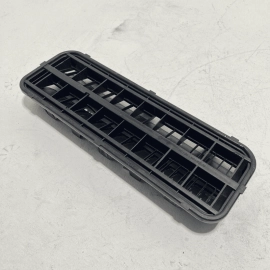 BMW 750 F02 REAR LEFT OR RIGHT QUARTER AIR DRAFTER PRESSURE VENT GRILLE 2010-15