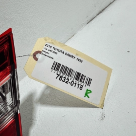 2018-2020 TOYOTA CAMRY SE INNER TAILLIGHT LAMP REAR RIGHT PASSENGER SIDE OEM