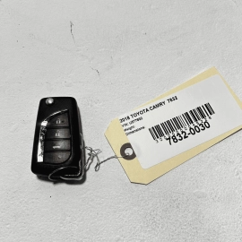 TOYOTA CAMRY L LE XLE XSE 2018  SMART ENTRY FLIP KEY FOB REMOTE TRANSMITTER OEM