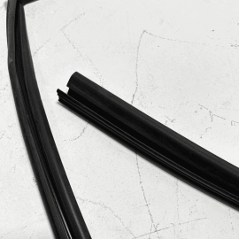 18-24 Toyota Camry Front Driver Glass Window Run Channel Weatherstrip Seal OEM