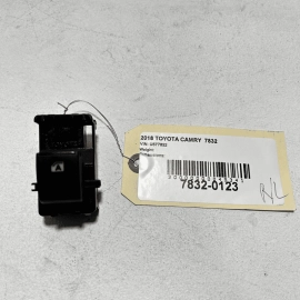 TOYOTA CAMRY 15-21 HIGHLANDER REAR DRIVER OR PASSENGER SIDE DOOR WINDOW SWITCH