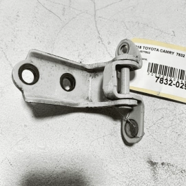 TOYOTA CAMRY 2018-2022 REAR RIGHT PASSENGER SIDE LOWER DOOR HINGE OEM *040*