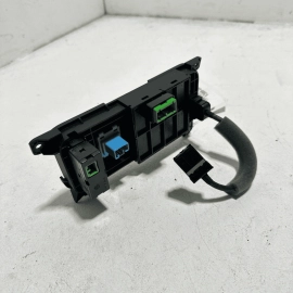 2016-2018 HONDA PILOT OVERHEAD CONSOLE AUXILIARY JACK USB PORT MEDIA HUB OEM