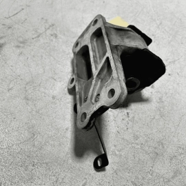 18-24 TOYOTA CAMRY 2.5L FRONT DRIVER SIDE TRANSMISSION MOUNT BRACKET SUPPORT OEM
