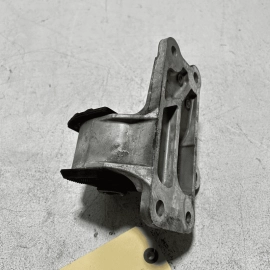 18-24 TOYOTA CAMRY 2.5L FRONT DRIVER SIDE TRANSMISSION MOUNT BRACKET SUPPORT OEM