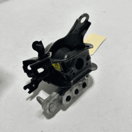 2018-2024 TOYOTA CAMRY SE ENGINE MOTOR RIGHT SIDE MOUNT BRACKET SUPPORT OEM