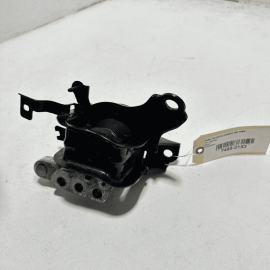 2018-2024 TOYOTA CAMRY SE ENGINE MOTOR RIGHT SIDE MOUNT BRACKET SUPPORT OEM
