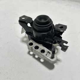 2018-2024 TOYOTA CAMRY SE ENGINE MOTOR RIGHT SIDE MOUNT BRACKET SUPPORT OEM