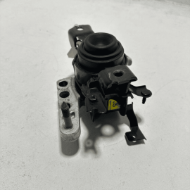 2018-2024 TOYOTA CAMRY SE ENGINE MOTOR RIGHT SIDE MOUNT BRACKET SUPPORT OEM