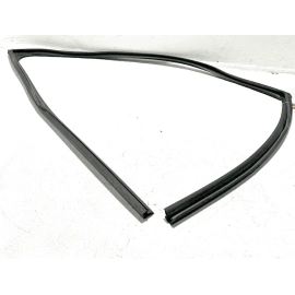 ACURA TLX FRONT RIGHT PASSENGER SIDE DOOR WINDOW GLASS RUN CHANNEL OEM 2015-2020