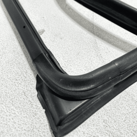 ACURA TLX FRONT RIGHT PASSENGER SIDE ON DOOR WHEATHERSTRIP SEAL OEM 2015-2020