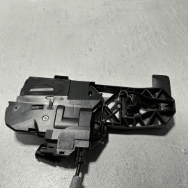 2012 MERCEDES S550 FRONT LEFT SIDE EXTERIOR DOOR HANDLE BRACKET PANEL OEM