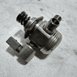 Mercedes W221 S550 Left Driver Side High Pressure Fuel Pump OEM 2012 - 2013