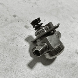Mercedes W221 S550 Left Driver Side High Pressure Fuel Pump OEM 2012 - 2013
